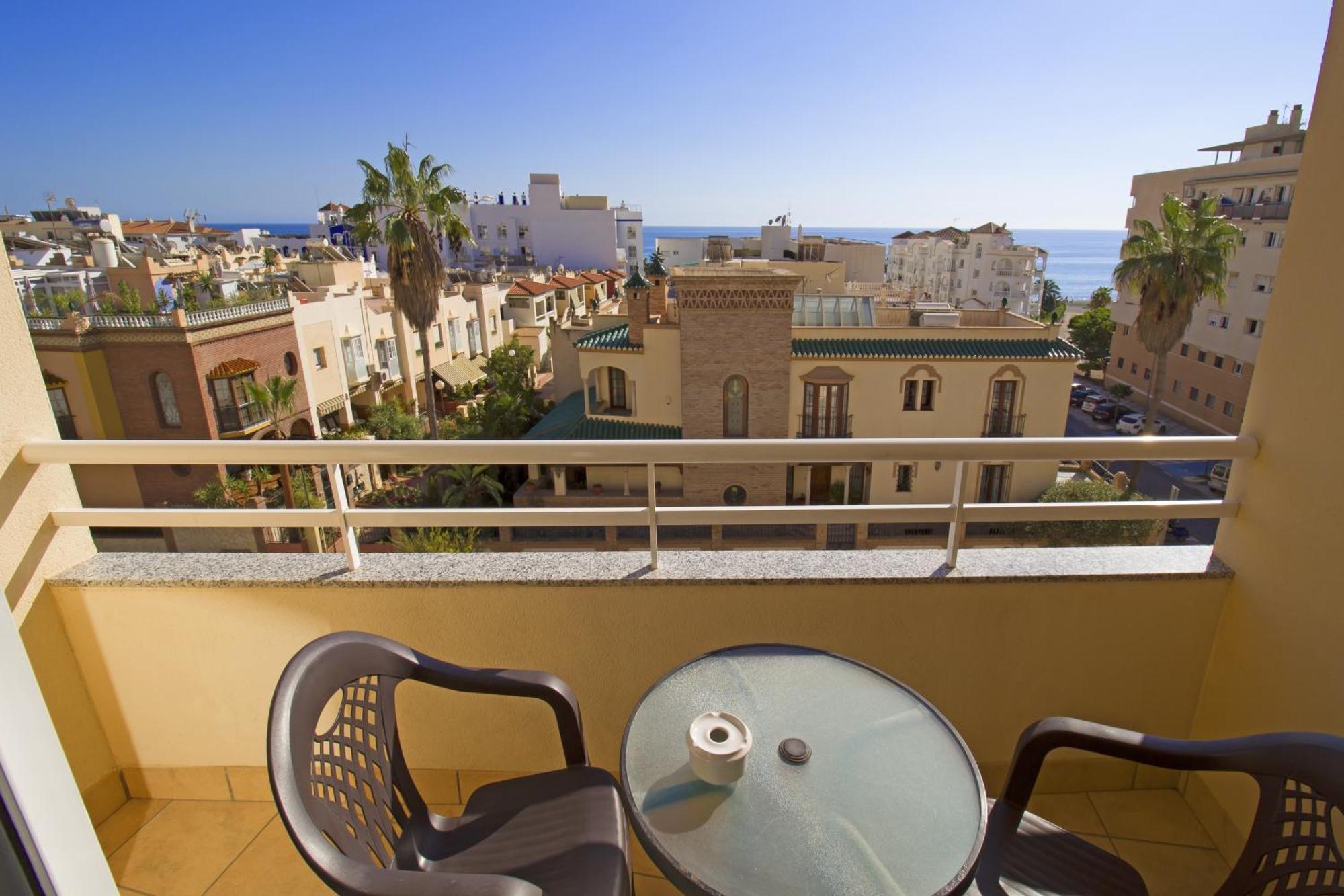 Apartamentos Turisticos Fercomar Nerja Ngoại thất bức ảnh